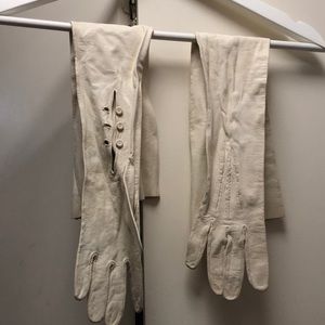 Stunning ivory deerskin long gloves